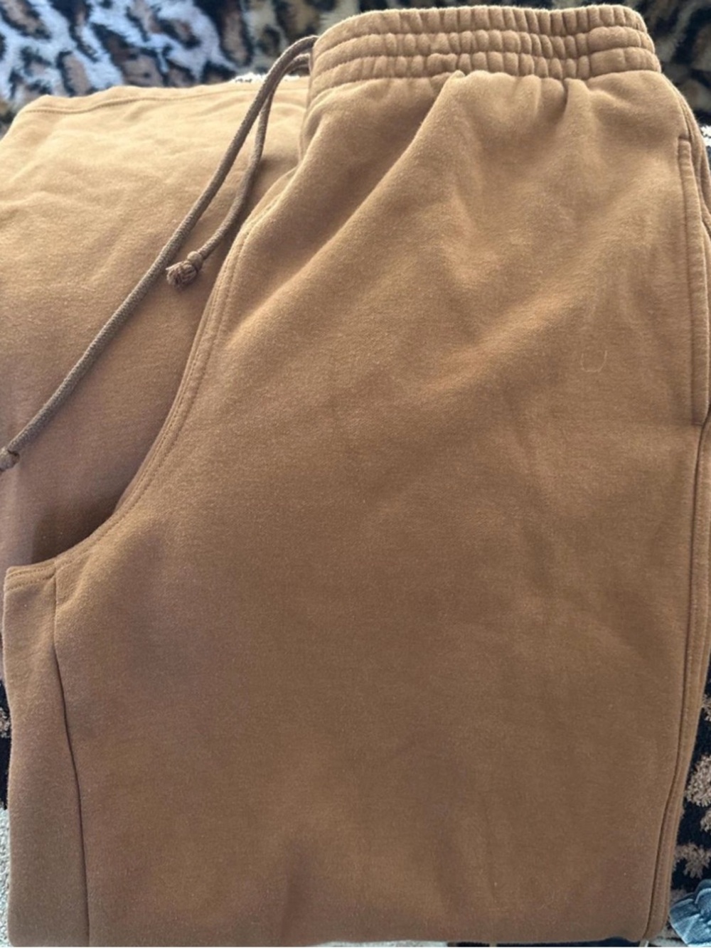 SKIMS Size small BOYFRIEND oversized sweat pants in Bison